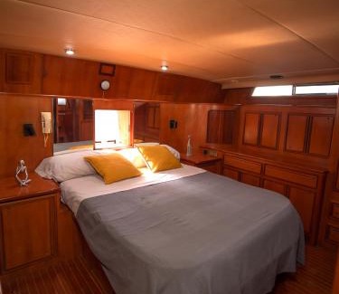 Poblats Maritims Boat Rental | Master&Commander