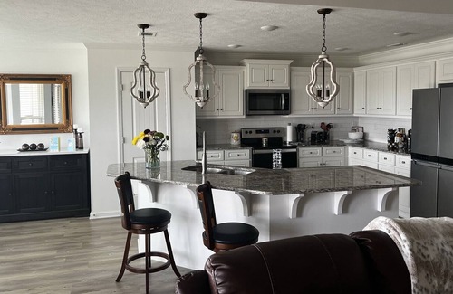Langley House | Masters Rental- Clean and Sophisticated