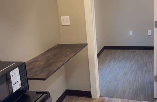 Mattoon Hotel | Mattoon - A5 King & 2 Fulls Bunk Bed - Two Room Suite