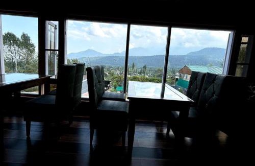Srinagar House | Max Villa Guest House, Tangmarg