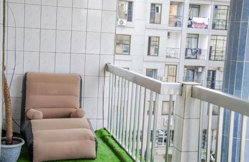 Douala Apartment | Maxim Hous, Central au Rond point Maetur Bonamoussadi, Fibre Optique, Groupe électrogène, Forage, Parking, Netflix, Canal Sat, Balcon emmenagé