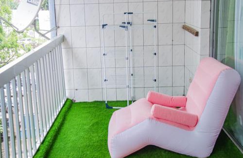 Douala Apartment | Maxim Hous, Central au Rond point Maetur Bonamoussadi, Fibre Optique, Groupe électrogène, Forage, Parking, Netflix, Canal Sat, Balcon emmenagé