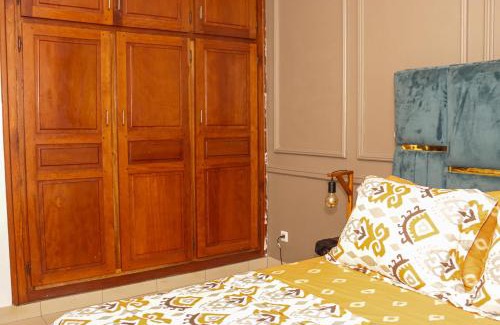 Douala Apartment | MAXIM HOUSE, Denver, 24h sur 24 Internet, Electricité, Eau, Canal Sat, Parking Privé, Sécurité,Gardien