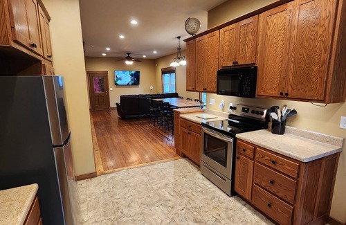 Montrose House | Mayor's Manor - with everything you need in a homebase get away. Pet friendly.