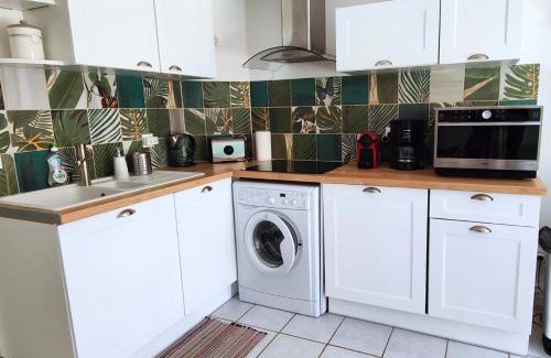 Miramar Apartment | Mazet - à 300m de la plage/Terrasse/Wifi/La Conciergerie Varoise