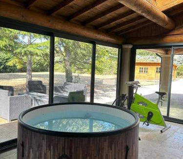 Lagnes House | Mazet des Cèdres au pied de la colline