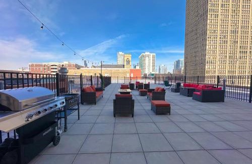 Near South Side Apartment | McCormick Place Modern 2BR Loft in Downtown Chicago Michigan Avenue with Optional Parking Near Soldier Field