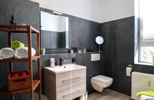 Magdeburg Apartment | MD-8 Kleiststrasse 4 - Zentral nur 5min bis zur Innenstadt - 2Schlafzimmer-Smart TV-Badewanne-Innenhoflage