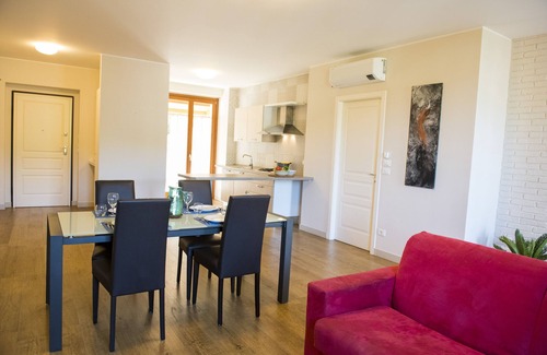 Cupra Marittima Apartment | Medusa Suite - Finely furnished apartment with Pool, Gymnasium, Wi-Fi