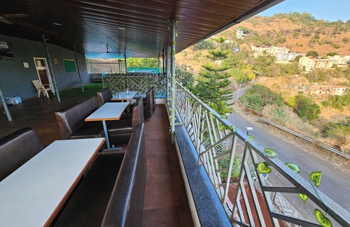 Panchgani Apartment | Meera's NB & DB 1 - bedroom apartment with WiFi and AC in picturesque Panchgani