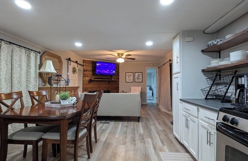 Waco House | Meg's Place on the River. steps away from the Brazos River in China Spring