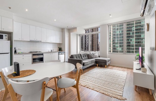 Melbourne Central Business District Apartment | Melbourne CBD 2BR Apt with Pool & Gym Access