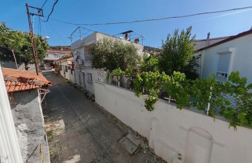 Ayvalik City Center Villa | Meli Mila Spiti milozrooms Ayvalik