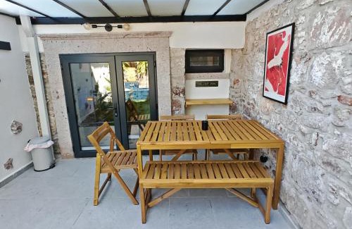 Ayvalik City Center Villa | Meli Mila Spiti milozrooms Ayvalik