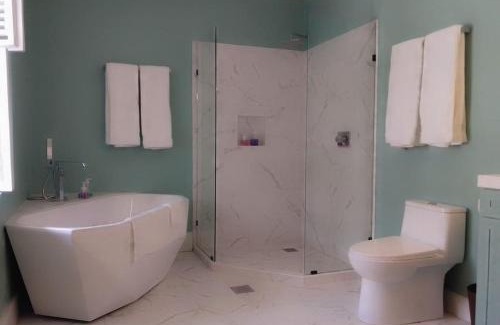 Roseau Apartment | Melrose Apartment