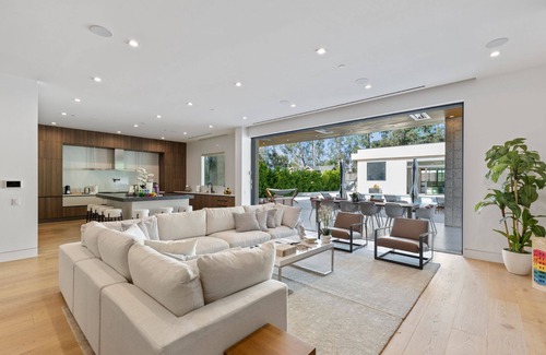 Tarzana House | Melvin Modern: Contemporary Estate w/Backyard + Pool & Spa