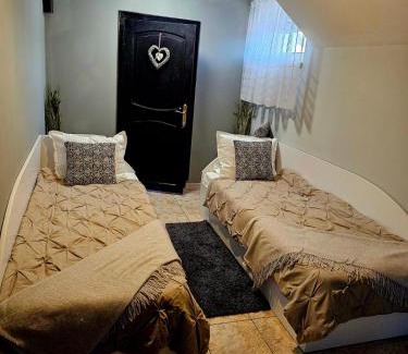 Albestii Paminteni House | Mera Holiday Inn