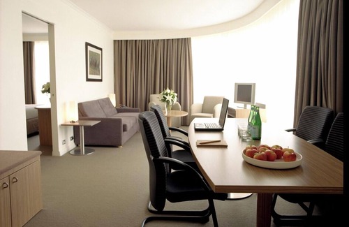 Rosehill Hotel | Mercure Sydney Parramatta