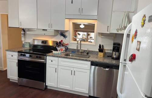 Weeki Wachee Gardens House | MERMAID MANOR heated POOL! Waterfront, BOAT DOCK, KAYAKS, paddle Weeki Wachee