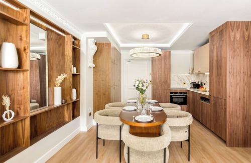 Quartier Saint-Ambroise Apartment | Merveil Luxury Suites - Lenoir I-II-III