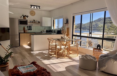 Shoal Bay Apartment | Mesmerising Shoal - Shoal Court 7 Lillian St, Spectacular Top floor Apartment