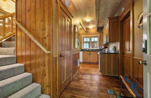 Camp Sherman Cabin | Metolius River Resort Cabin 7 Luxurious cabin on the Metolius River w/fireplace