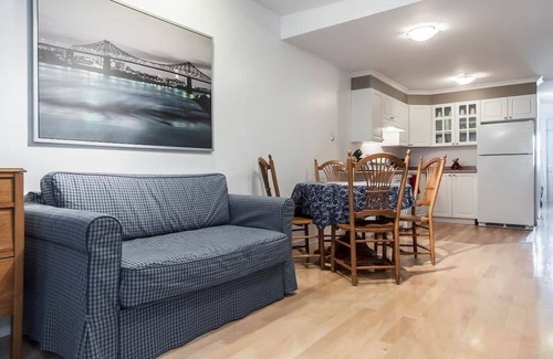 Sainte-Marie Apartment | Metro Sherbrooke - 1 Bedroom