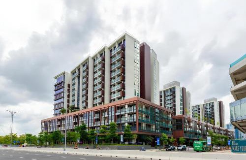 Thu Thiem Apartment | Metropole Opera Residence Looking Over District 1