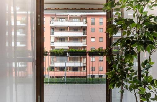 Lorenteggio Apartment | Metropolitan Home Gonin