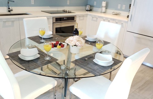 Brickell Condo | Miami Escape: 1BR+Den near Best! Nightlife, Restaurants, Shops & Luxe Amenities