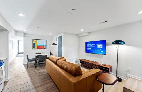 Bloomingdale House | Mid-Century DC Condo Central Bloomingdale 2BR & 1BA #DCottage