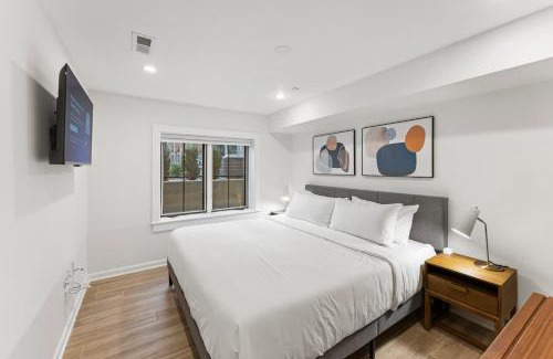 Bloomingdale House | Mid-Century DC Condo Central Bloomingdale 2BR & 1BA #DCottage