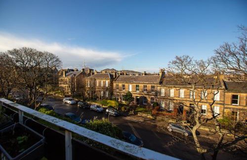 Portobello Apartment | Mid-Century Gem Steps from the Beach