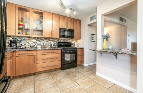 Encanto House | Mid-Century Modern Oasis . HEATED Private Pool . Misters . Ping Pong . Central