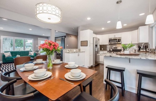 Alta Vista Area House | Mid-Mod Marvel Central Game Rm/Wet Bar Patio