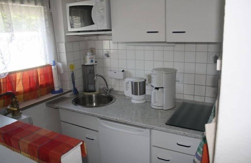 Tossens House | Middle row house near the beach, quiet location but in the middle of life