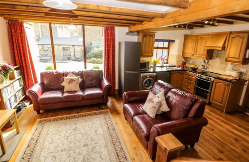 Peak District Cottage | MIDFEATHER COTTAGE, family friendly, with a garden in Edale