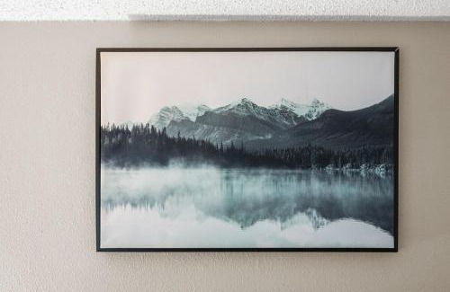 College Apartment | Midnight Sun Viewpoint Aurora
