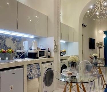 Rione II Trevi Apartment | Midorigami Jacuzzi suite Spanish Steps apt