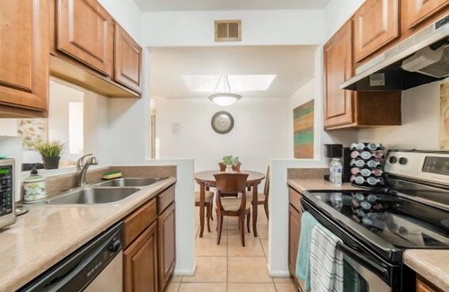 Hedrick Acres Condo | Midtown, 2BR Condo, Pool, Near University of Arizona, Tucson AZ 🌵