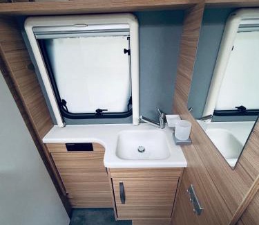 Huede Other | Mietwohnwagen 54