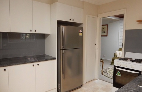 Scoresby House | Millie’s cottage Cheerful 4 bedroom house near glen waverley