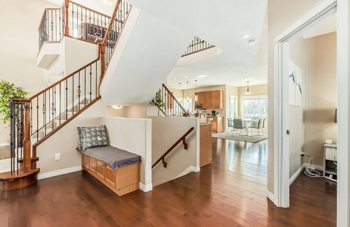 West Edmonton House | Million Dollar Golf Course Home/Henday/Whitemud/WEM/Acheson-Long Stay Discount!