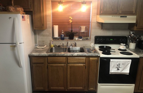 Knoxville Apartment | Millstone Retreat/basement walk-out Apt. w/a private entrance/driveway & pool