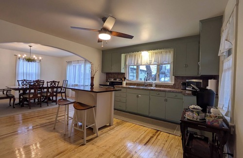 Kinzers House | Mine Ridge House; Buggy watching and farm views. 15 min drive to Sight and Sound