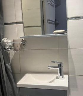 Mery-sur-Oise Bed & Breakfast | Mini studio et espace extérieur