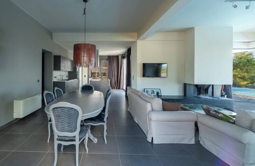 Agii Apostoli Villa | Minimal Brand new Villa With Private Pool Close to Athens