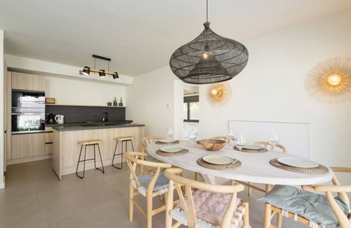 Urbanizacion Costabella Villa | Minimalist villa, with pool and BBQ, to two minutes' walk from Costabella beach