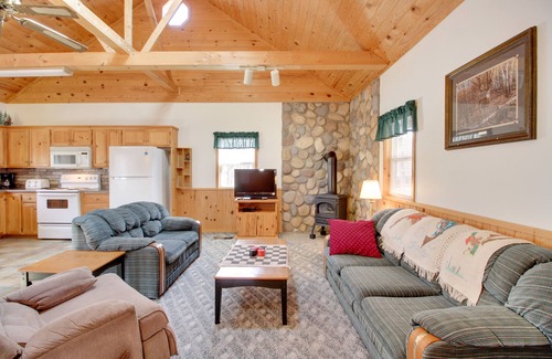 Breezy Point Cabin | Minnesota Cabin Rental: 3 Mi to Pelican Lake!