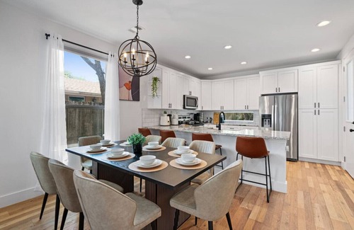 University Hills and Windsor Park House | Mins 2 Formula 1/Lux Retreat